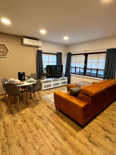 a living room with a couch and a table at Városi Idill in Veszprém