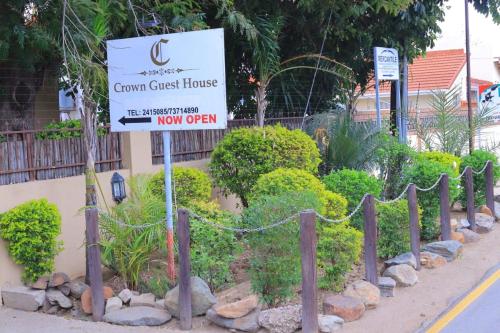 Сад в Crown Bed & Breakfast
