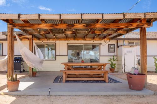 Gemini Retreat - Amazing Desert Night Skies home