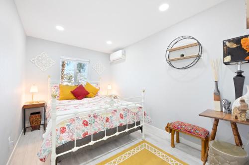Katil atau katil-katil dalam bilik di Mystic Views - Pool, Hot Tub, Game Room, Fire Pit & Desert Views home