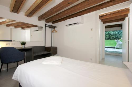 a bedroom with a bed and a desk and a chair at Residence Modern Art in Venice