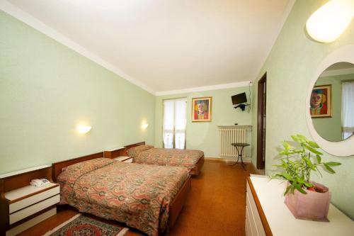 Postel nebo postele na pokoji v ubytování Albergo Ponte di Nava