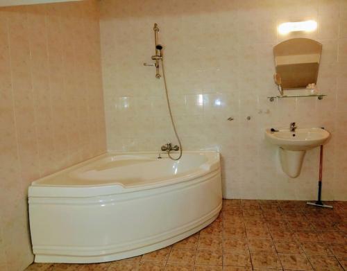 Ένα μπάνιο στο Hillside Guesthouse Pushevo