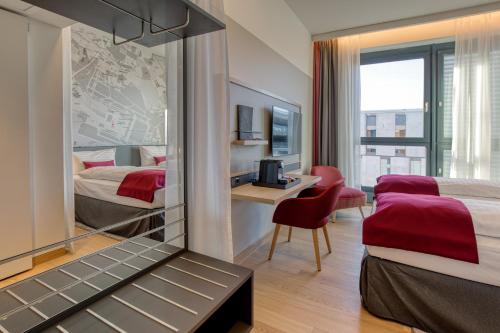 Postel nebo postele na pokoji v ubytování IntercityHotel Berlin Airport BER Terminal 1 & 2