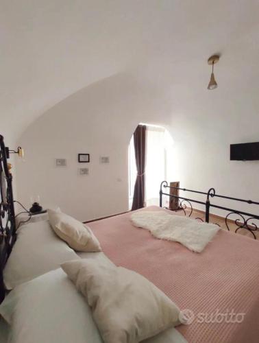 a bedroom with two beds and a window at Al Vicolo di Ercolano in Ercolano