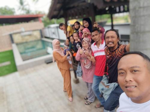 a group of people posing for a picture at Homestay Kemaman Private Pool Fyna in Kemaman