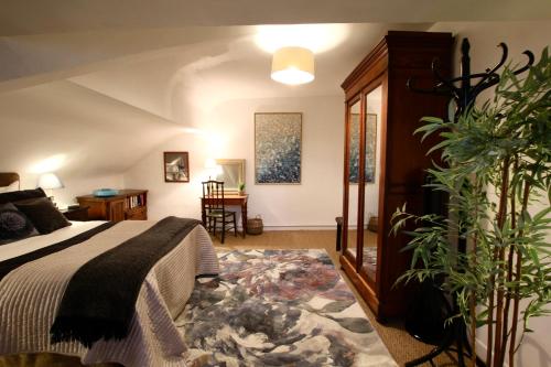 a bedroom with a bed and a desk in a room at CHATEAU ROUTGER in Sainte Marie de Gosse