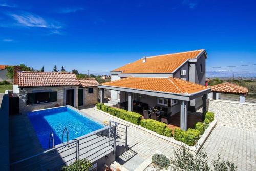 Villa Enna with heated pool, Zadar