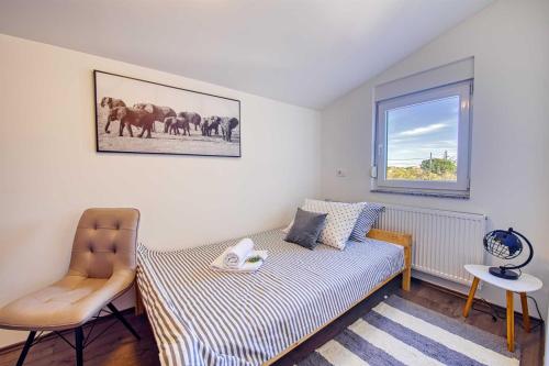 Posteľ alebo postele v izbe v ubytovaní Villa Enna with heated pool, Zadar