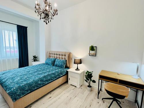 a bedroom with a bed and a desk at Altheda Living Topaz 29C-14 in Sfîntu Ilie