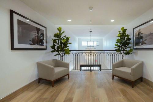 a living room with two chairs and a table at La Quinta Inn & Suites by Wyndham Santa Cruz in Santa Cruz