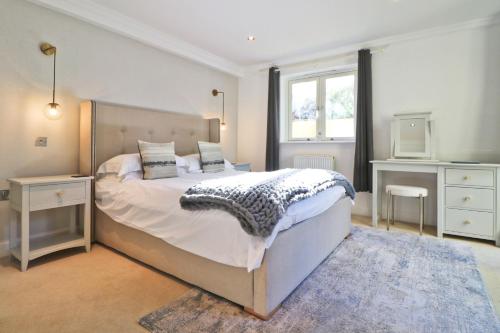 a bedroom with a large bed and a window at CLOSE TO BEACH, dogs welcome, private garden in St Merryn