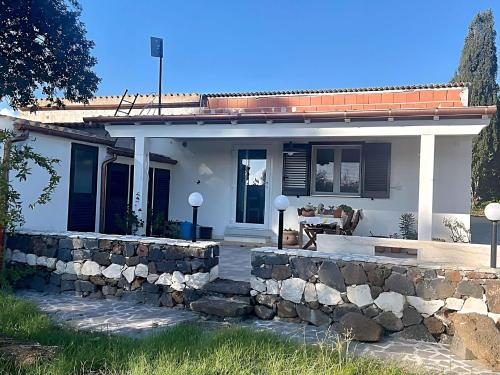 Casa su Rimediu in Orosei with a garden