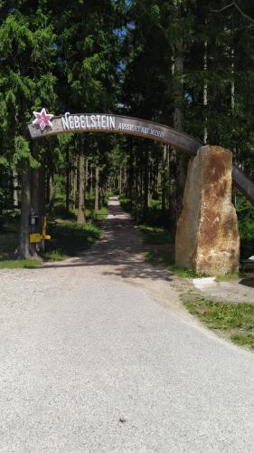 a sign for a trail in a park at Penzion Zvon in Horní Stropnice