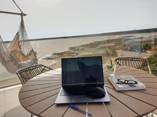 a laptop computer sitting on top of a wooden table at Apartamento Rokita Blanca in La Manga del Mar Menor