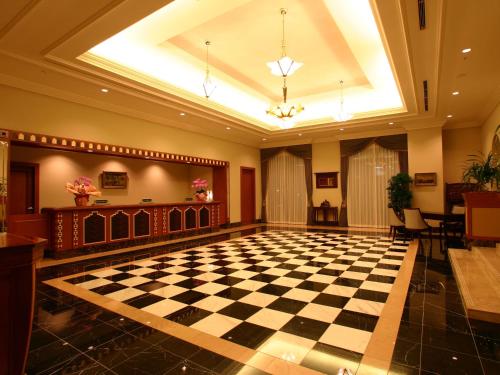 a lobby with a checkered floor and a ceiling at Hotel Monterey La Soeur Osaka in Osaka
