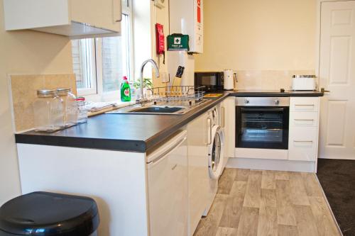 Η κουζίνα ή μικρή κουζίνα στο Host & Stay - Clacton Coastal Hideaway