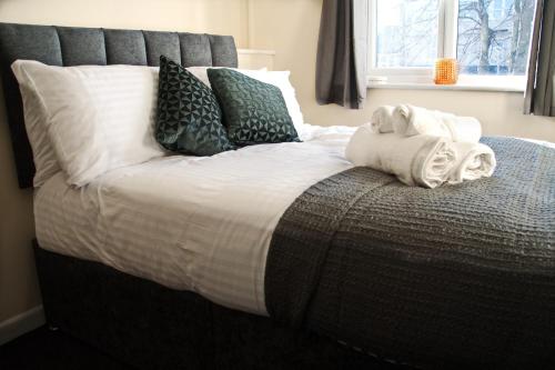 Кровать или кровати в номере Host & Stay - Clacton Coastal Hideaway