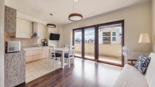 a kitchen and living room with a table and chairs at Foka, Sun & Snow in Hel