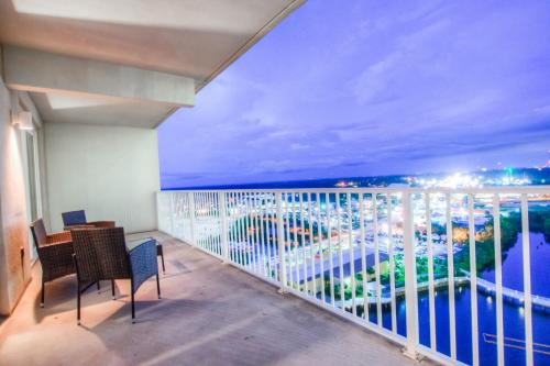 A balcony or terrace at Laketown Wharf 1530 By Aneliya