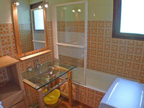 Bathroom sa Appartement Samoëns, 2 pièces, 4 personnes - FR-1-629-70