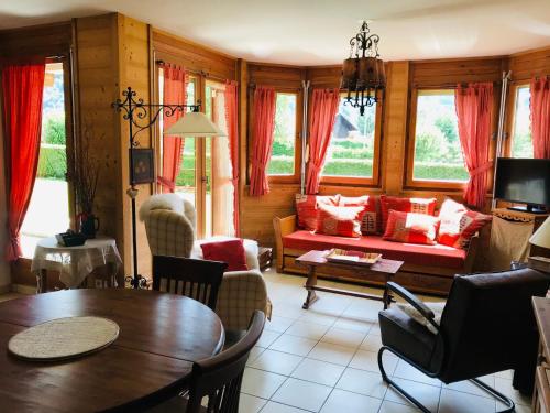 Coquet T2 avec terrasse plein sud, au centre de Samoëns, proche commerces et ski-bus - FR-1-629-79