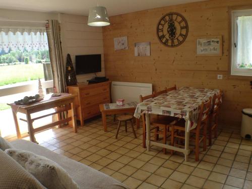 T2 au calme, proche centre village - Terrasse et parking - FR-1-629-16