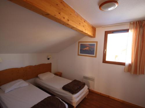a bedroom with two beds and a window at Appartement Le Dévoluy, 4 pièces, 8 personnes - FR-1-504-431 in Superdevoluy