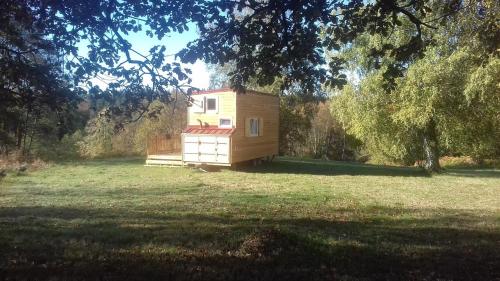 Taman di luar Tiny House JOY
