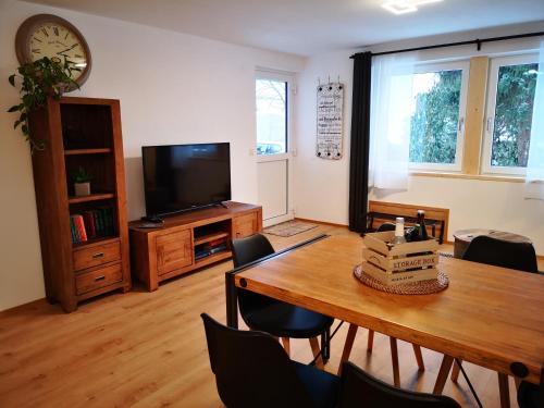 TV a/nebo společenská místnost v ubytování Ferienwohnung Lieblingszeit