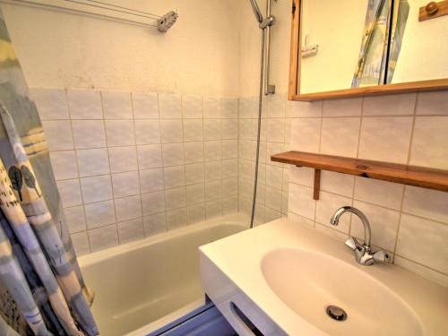 a bathroom with a sink and a tub and a mirror at Appartement Morzine, 2 pièces, 6 personnes - FR-1-524-19 in Morzine