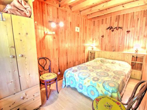 a bedroom with a bed and chairs in a cabin at Chalet Morzine, 4 pièces, 10 personnes - FR-1-524-6 in Morzine