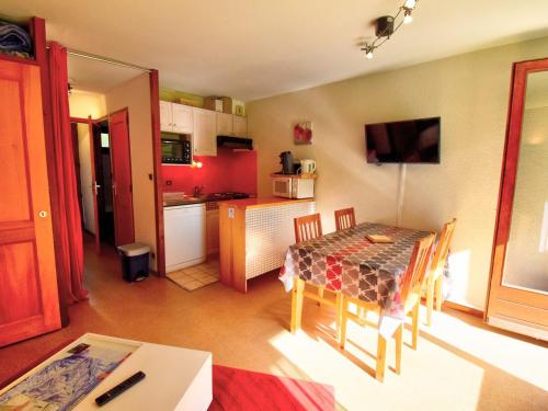 Appartement cosy 2 pièces, proche centre Morzine, balcon, parking, animaux admis - FR-1-524-24