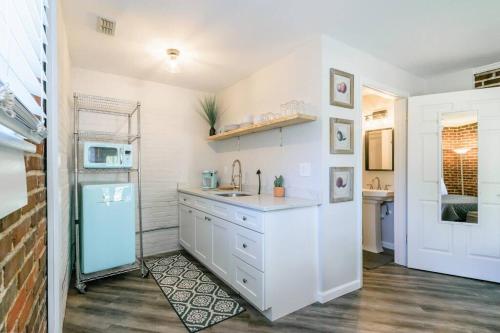 Chic Riverside Studio – Photos 4