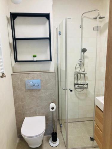Ένα μπάνιο στο Apartamenty EverySky - Słowackiego 5a-b