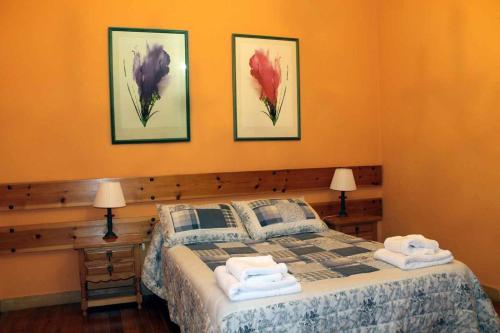 Säng eller sängar i ett rum på La Fábrica de Cabornera Casa aislada con jardín