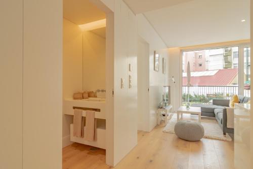 1 BDR Apartment with Pool and Balcony by LovelyStay