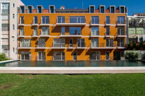 Bright 1 BDR Apartment W/ Pool View by LovelyStay