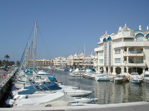 El Descanso - by Costadelsolholiday FAMILY VILLA BY MARINA heated private pool!