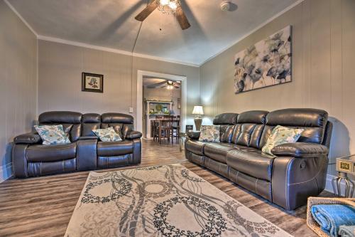 a living room with leather furniture and a ceiling fan at Niagara Falls Townhome Near Wineries! in Niagara Falls