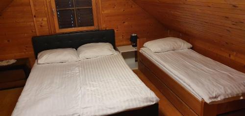 Postel nebo postele na pokoji v ubytování Hiška 113