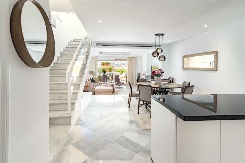 Tropical Palmy 3 bedroom Townhouse in Nueva Andalucia close to Puerto Banus