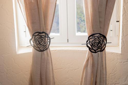 a window with curtains in front of a window at CASA RURAL VEGASAN in Santa Colomba de la Vega
