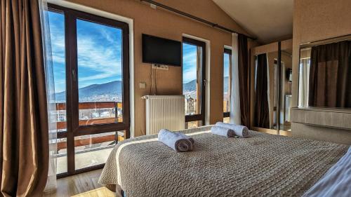 Postel nebo postele na pokoji v ubytování 7 Cottage in Bakuriani