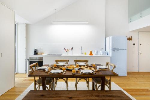 WHome City View Penthouse Luxurious Living in Lisbon with AC & Elevator