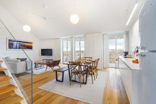 WHome City View Penthouse Luxurious Living in Lisbon with AC & Elevator
