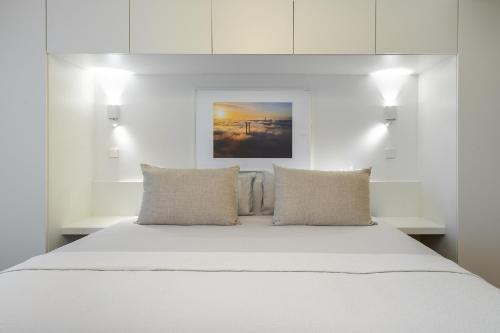 WHome City View Penthouse Luxurious Living in Lisbon with AC & Elevator