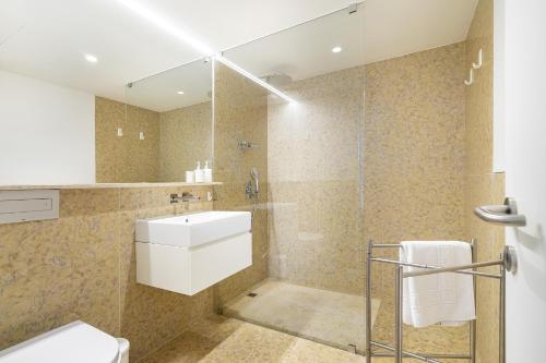 WHome City View Penthouse Luxurious Living in Lisbon with AC & Elevator