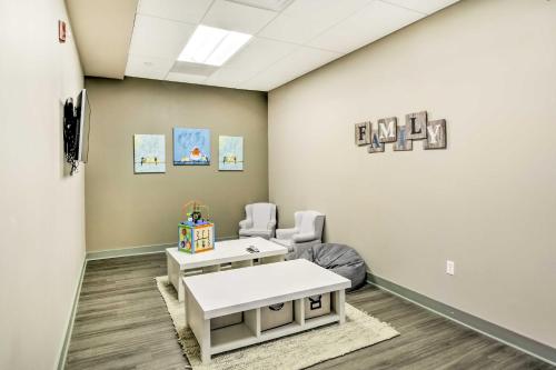 Χώρος καθιστικού στο Winter Park Studio Condo - 5 Mins to Downtown!