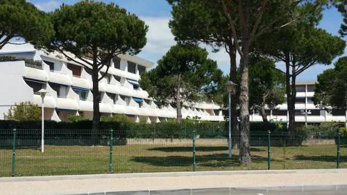 Το κτήριο όπου στεγάζεται  το διαμέρισμα